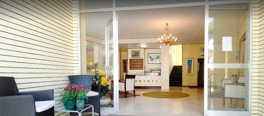 Hotel Dom Milano Marittima Exterior foto