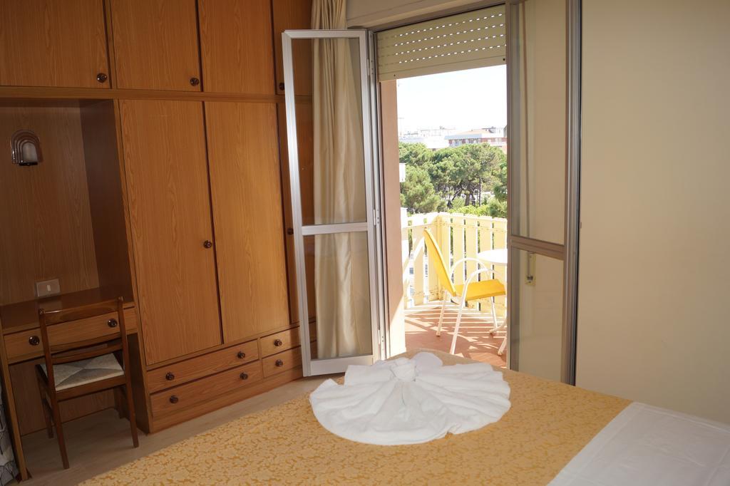 Hotel Dom Milano Marittima Exterior foto
