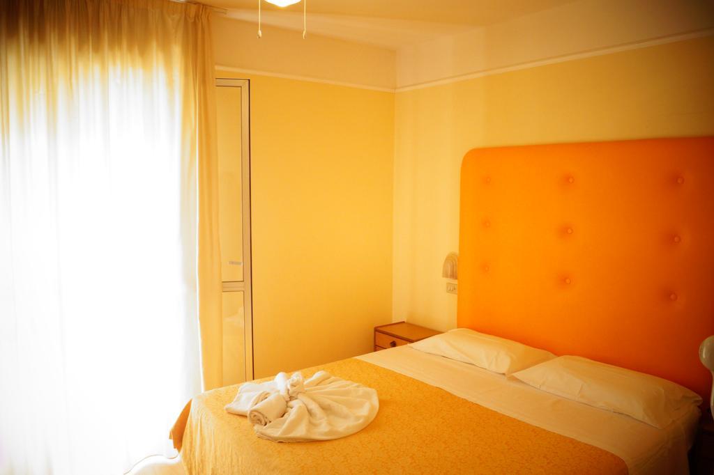 Hotel Dom Milano Marittima Exterior foto